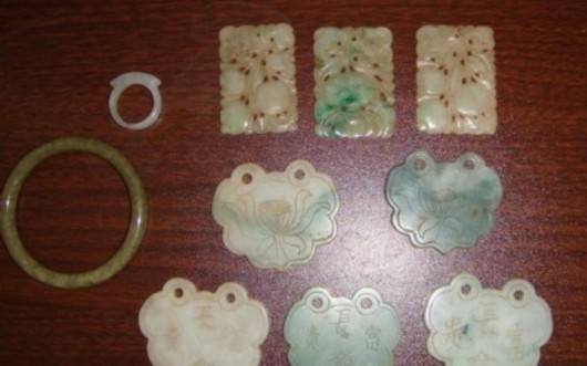 修厕所挖出棺材:大爷当场吓晕(图文) 修厕所挖出棺材:大爷当场吓晕(图文)