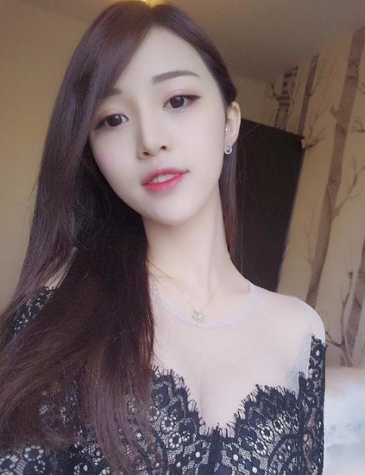 妹子人群中就数你最闪亮，美又长啊（组图）