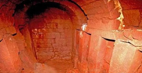 大叔无意中闯进奇怪洞穴:进看到惊人一幕(图) 大叔无意中闯进奇怪洞穴:进看到惊人一幕(图)