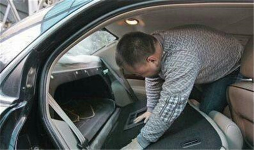 99%人不知车里这个逃生暗道（图解）