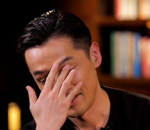 胡歌薛佳凝分手原因：胡歌谈前女友薛佳凝落泪