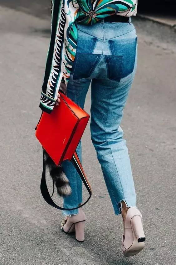 这种牛仔裤才是今年最流行的：流行的牛仔裤欣赏