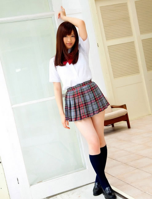 揭日本女生为何喜欢校服日本女生校服最短图片
