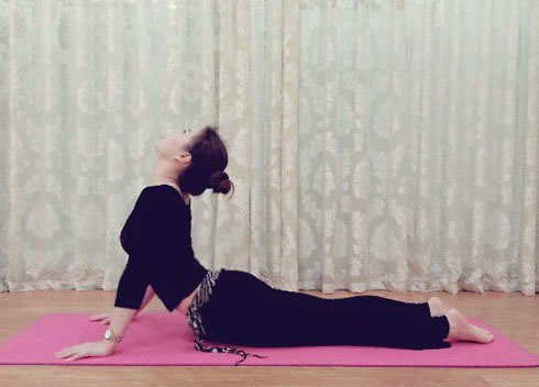 胸下垂做什么瑜伽动作：4种体式纠正下垂及保养方法