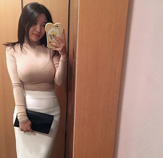 韩瑜伽美女自拍走红：瑜伽美女因这张照片走红