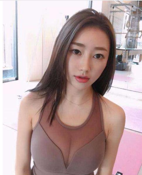 漂亮在瑜伽美女：有型有料长得像王鸥走红网络