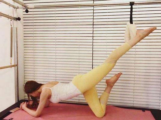 漂亮在瑜伽美女：有型有料长得像王鸥走红网络