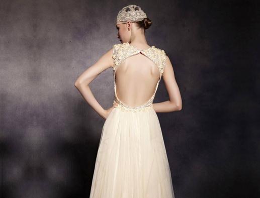 背后长痘痘怎么办：背后长痘什么原因及解决方法