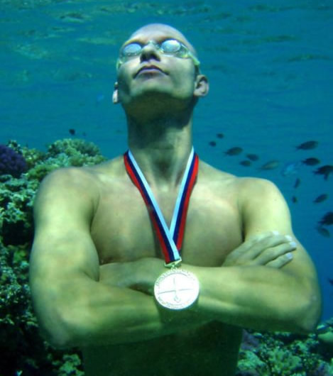 憋气世界纪录：水下憋气22分钟世界纪录【现场图】