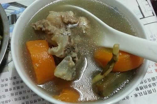 大骨头汤的做法：大骨头汤煮得好吃的窍门分享