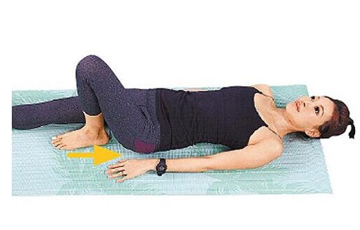 最简单的瑜伽瘦身动作：睡前瑜伽修身动作示意图