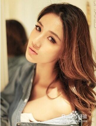 如何让圆脸变成瓜子脸：让脸变小可以试试这样做