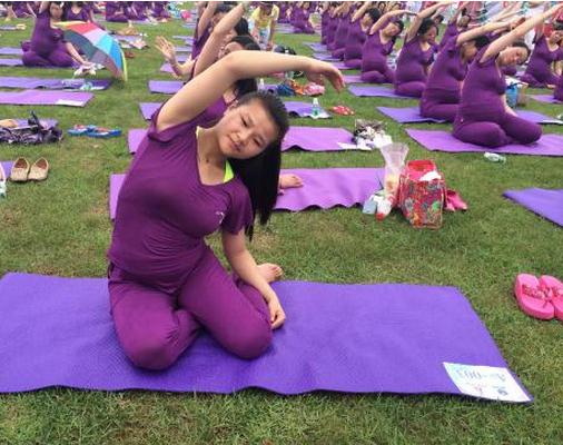 孕妇瑜伽有用吗：孕妇瑜伽快乐锻炼不伤身