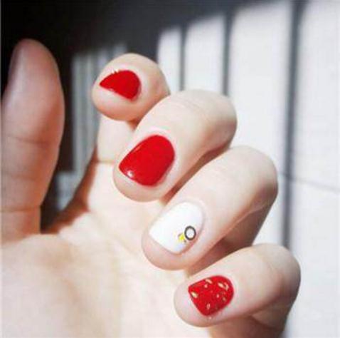 红色新娘美甲图片：新娘美甲款式2017红色美甲图案