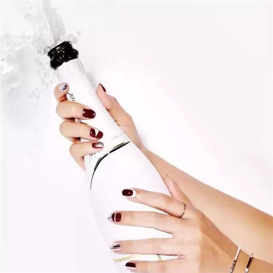 2017秋季美甲新款式：最新款美甲图片2017图案欣赏
