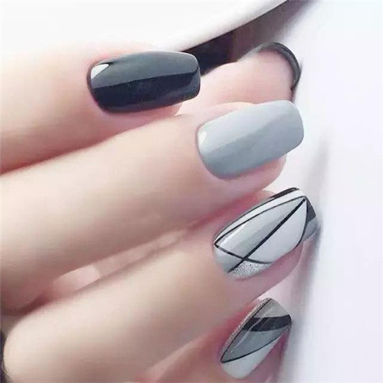 2017秋季美甲新款式：最新款美甲图片2017图案欣赏