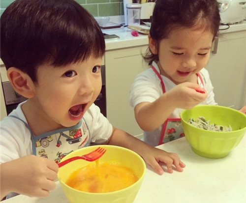 可爱宝宝图片：萌萌哒的可爱宝宝【水灵灵的大眼睛】