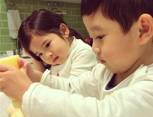 可爱宝宝图片：萌萌哒的可爱宝宝【水灵灵的大眼睛】