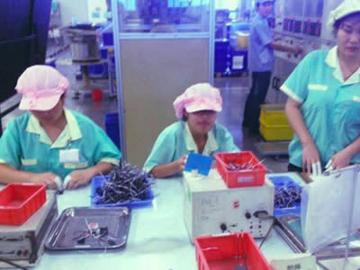 工厂的年轻男女爱上夜班竟是因这（图）