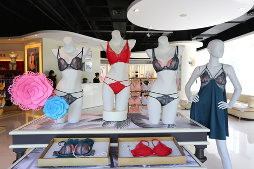 一心一益,因爱而美,安莉芳蓝丝带传递“她”能量 一心一益,因爱而美,安莉芳蓝丝带传递“她”能量