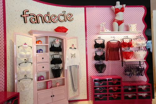 一心一益,因爱而美,安莉芳蓝丝带传递“她”能量 一心一益,因爱而美,安莉芳蓝丝带传递“她”能量