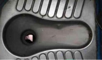 火车上厕所排泄物竟然都在这里（图）