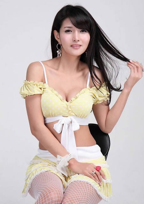 韩国美女凹凸有致图：优雅性感韩国美女