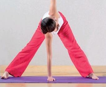 瘦腿瑜伽让小腿不粗：六种瘦腿瑜伽动作