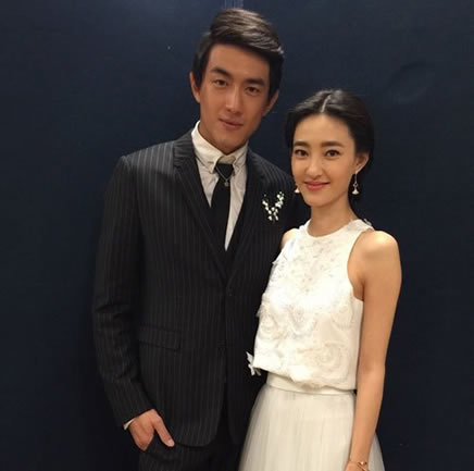 疑似林更新助理送王丽坤登机 网友称其暗秀恩爱