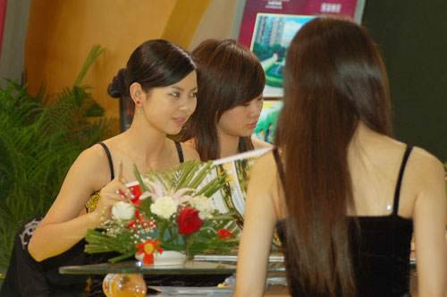 售楼美女曝光行业内幕：各行都有潜规则（图）