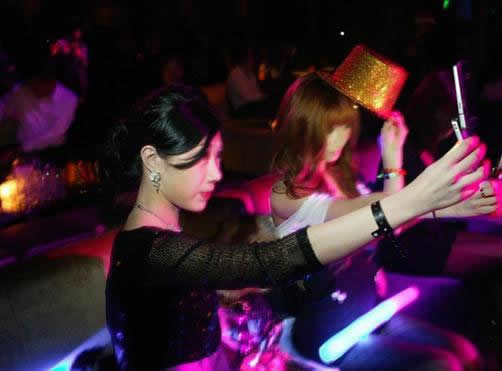 越南最富裕城市真实生活：美女开放生活（组图）