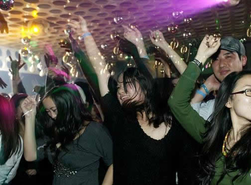 越南最富裕城市真实生活：美女开放生活（组图）