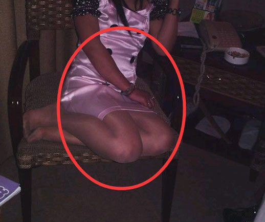 老婆出差给我发的照片：桌子上烟灰缸的烟头咋回事