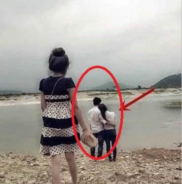 老婆出差给我发的照片：桌子上烟灰缸的烟头咋回事