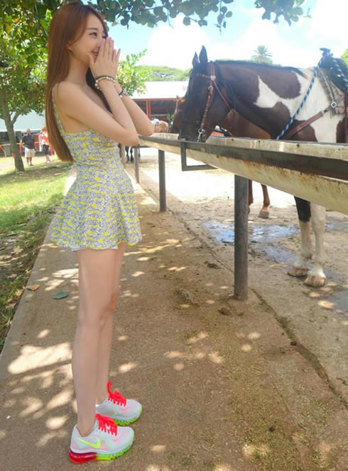 老婆出差给我发的照片：桌子上烟灰缸的烟头咋回事