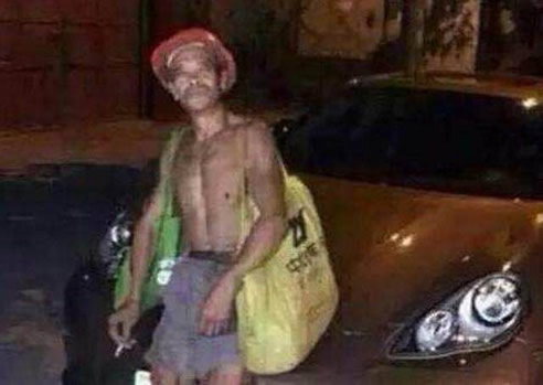 乞丐倚在保时捷上吸二手烟结果...（组图）