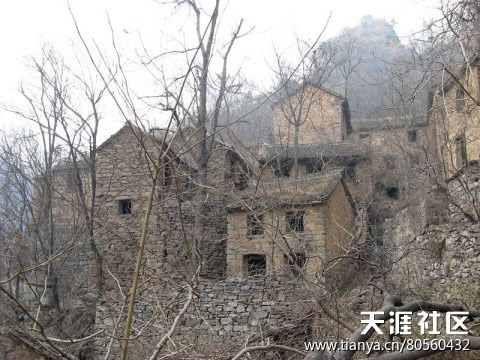 封门村太师椅：千年太师椅一尘不染【民间故事】