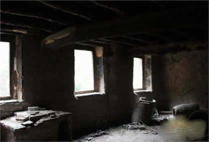 山村一把太师椅放50年 没人敢捡（原来是这样）