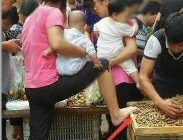 女大学生教室睡觉 下一幕很恐慌（图）