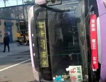 惊险！公交车为做这事竟发生…（图）