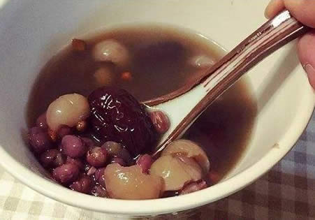 正宗桂圆大枣红豆汤做法：桂圆大枣红豆汤好吃又简单