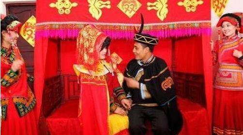 奇葩风俗入洞房前夫妻要先干这事（图）