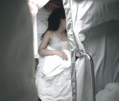 火车上与妇女临床半夜看到这幕(图) 火车上与妇女临床半夜看到这幕(图)
