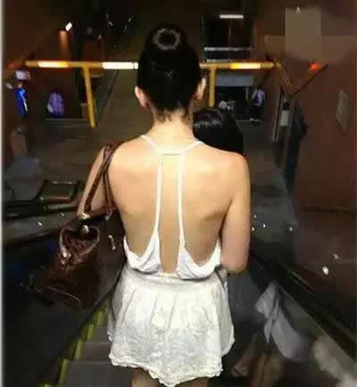 姑娘硬是把裙子穿出了极致啊，实在佩服