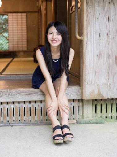 2017日本最美女大学生：一对大门牙可爱到爆（附：生活照）