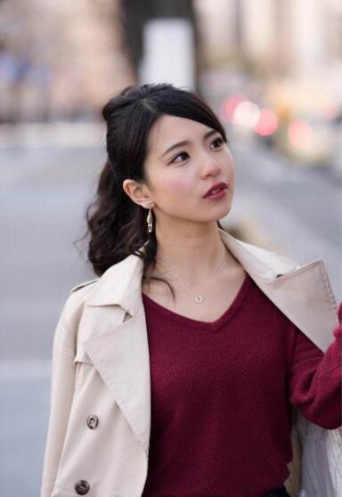 2017日本最美女大学生：一对大门牙可爱到爆（附：生活照）