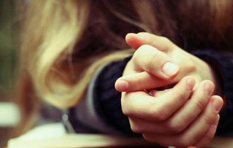 冬天手脚冰凉出汗是怎么回事:冬天手脚冰凉是湿气重吗 冬天手脚冰凉出汗是怎么回事:冬天手脚冰凉是湿气重吗