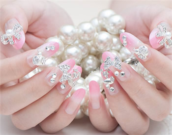 2018最新喜气的美甲款式：新娘美甲图片欣赏（图）