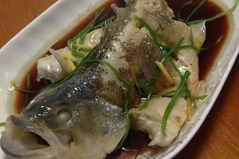 清蒸鲈鱼的做法大全:教你3种简单的清蒸方法 清蒸鲈鱼的做法大全:教你3种简单的清蒸方法