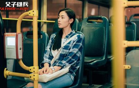 父子雄兵剧照张天爱：父子雄兵张天爱变迷妹（图）